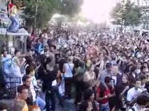 TECHNO PARADE 2008 PARIS AVEC BENNY BENASSI !