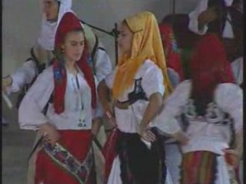 İNEGÖL ŞENLİGİNDE KOSOVA FOLKLOR EKİBİ