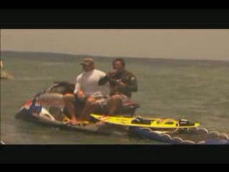 [SURF] Big Wave Surfing in Teahupoo 11-1-07 - Part 1 of 2