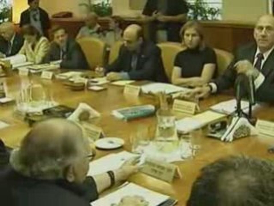 Ehud Olmert announces he will resign