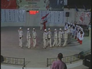 İNEGÖL ŞENLİGİNDE MAKEDONYA FOLKLOR EKİBİ