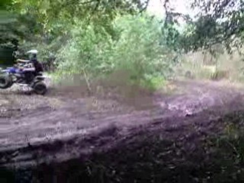 350 banshee et 350 raptor drift sur boue