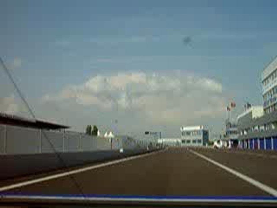 2tours de piste sur le circuit de Dijon