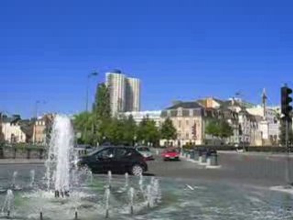 Rennes : fontaine et skyscraper