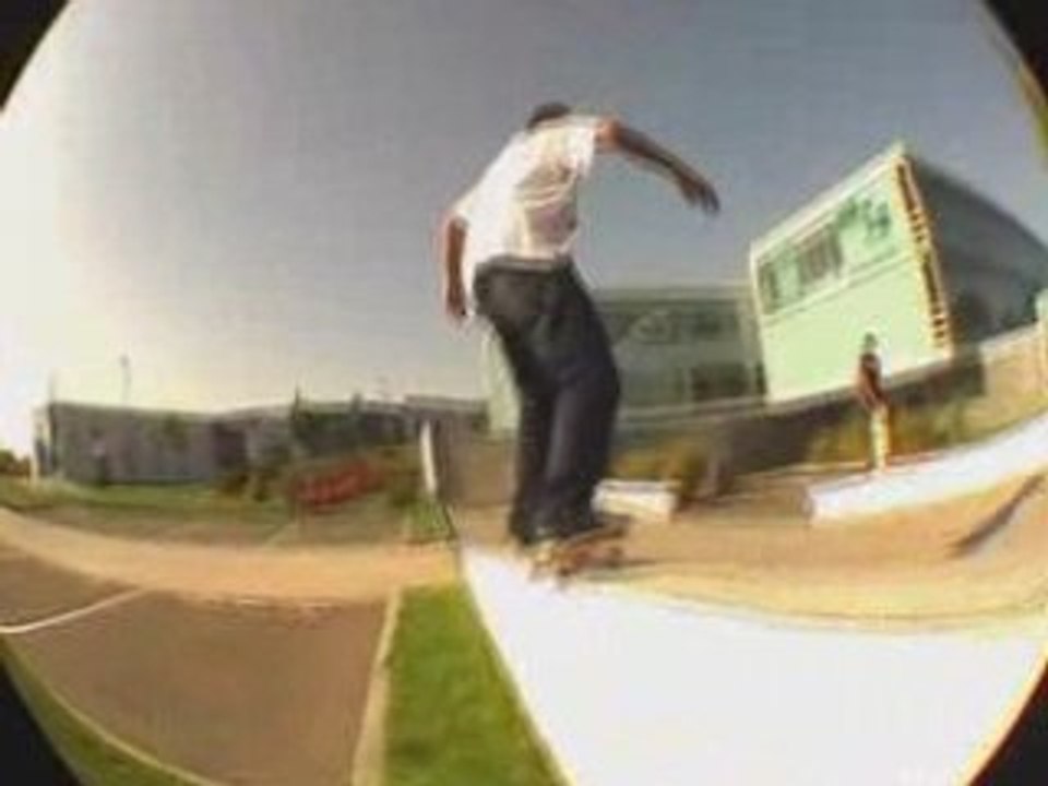 un zizi sur un skate
