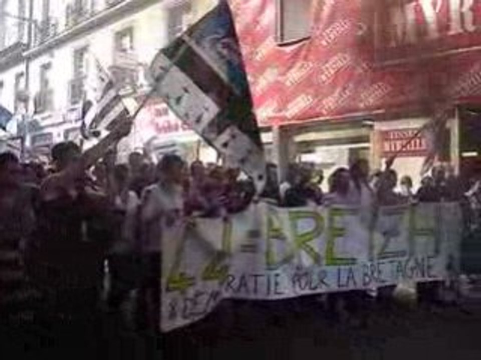 Festimanif Naoned : "Diouzhtu diouzhtu unanet !"