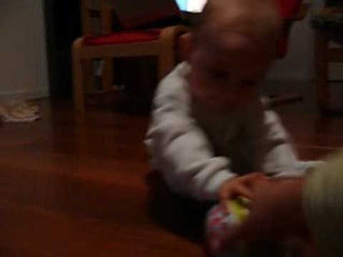 arthur fait du 3 pattes ! lol