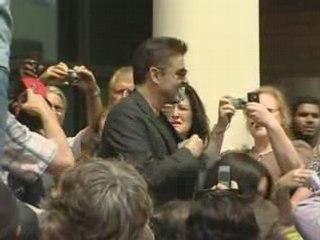 George Michael says sorry to fans over arrest