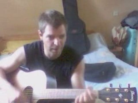 Les bières s'ouvrent manuellement (Miossec)