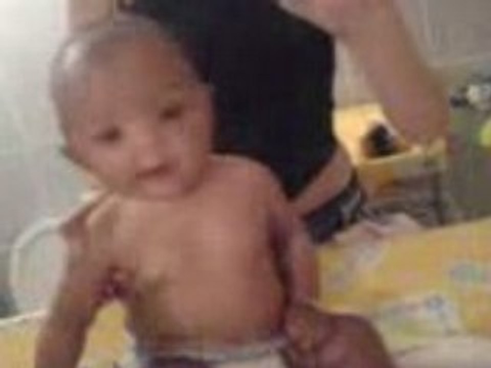 Soraya qui se regarde