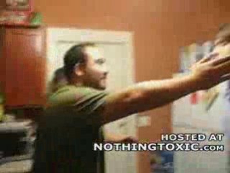 Concours de baffes A VOIR C TROP DROLE LE BLANC BEC ET LE SU