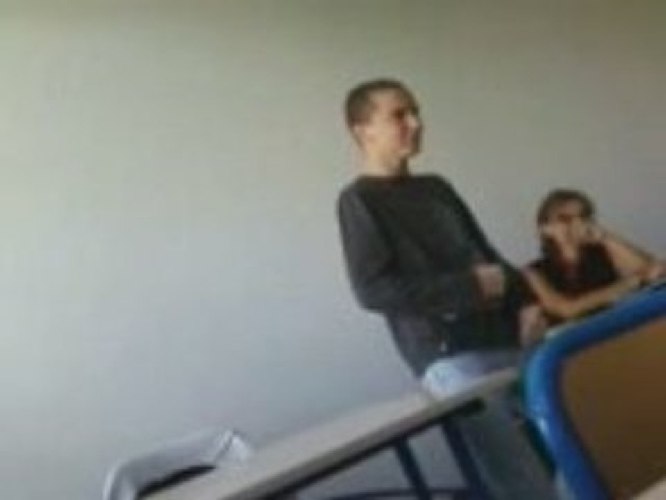 Remi qui dance  ! Attention, cela peut etre choquant...