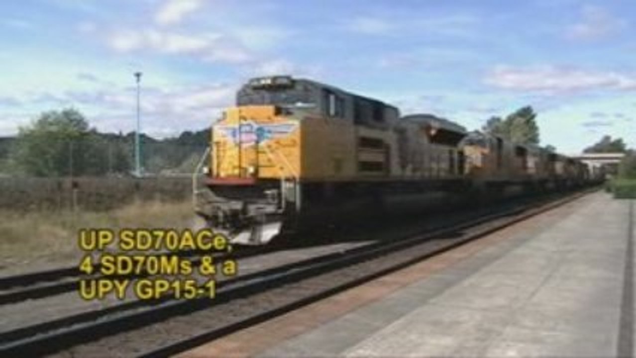 UP #8318 W/ a 6 Unit lash Up & a Manifest