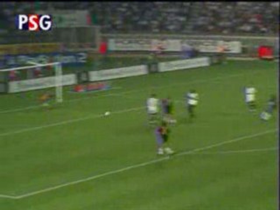 Ronaldinho Passe à Okocha lors de PSG-Rennes