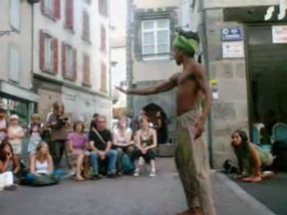 festival d'arts de rue (aurillac 2008) balle de contact
