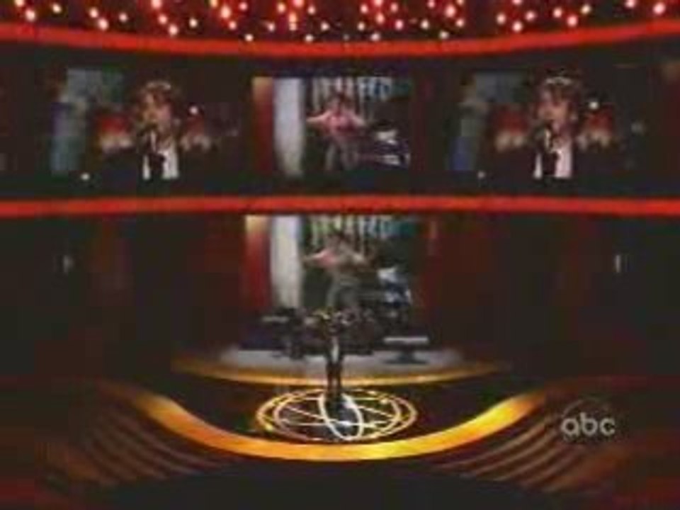 Emmy Awards 2008 - Génériques TV par Josh Groban