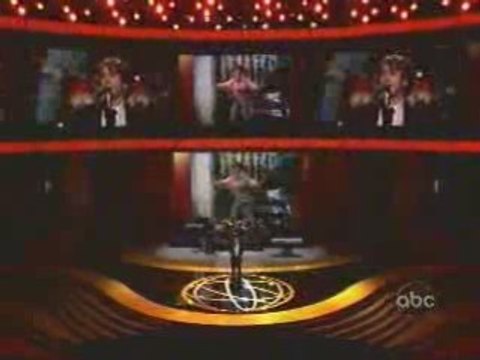 Emmy Awards 2008 - Génériques TV par Josh Groban