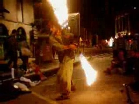 festival d'arts de rue (aurillac 08), cordes en flamme
