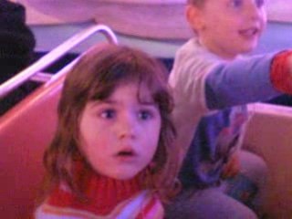 Nino et Lily emerveillés par " le monde des poupées "