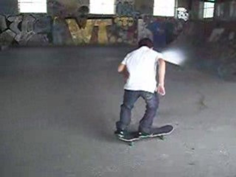 Fakie varial flip loic