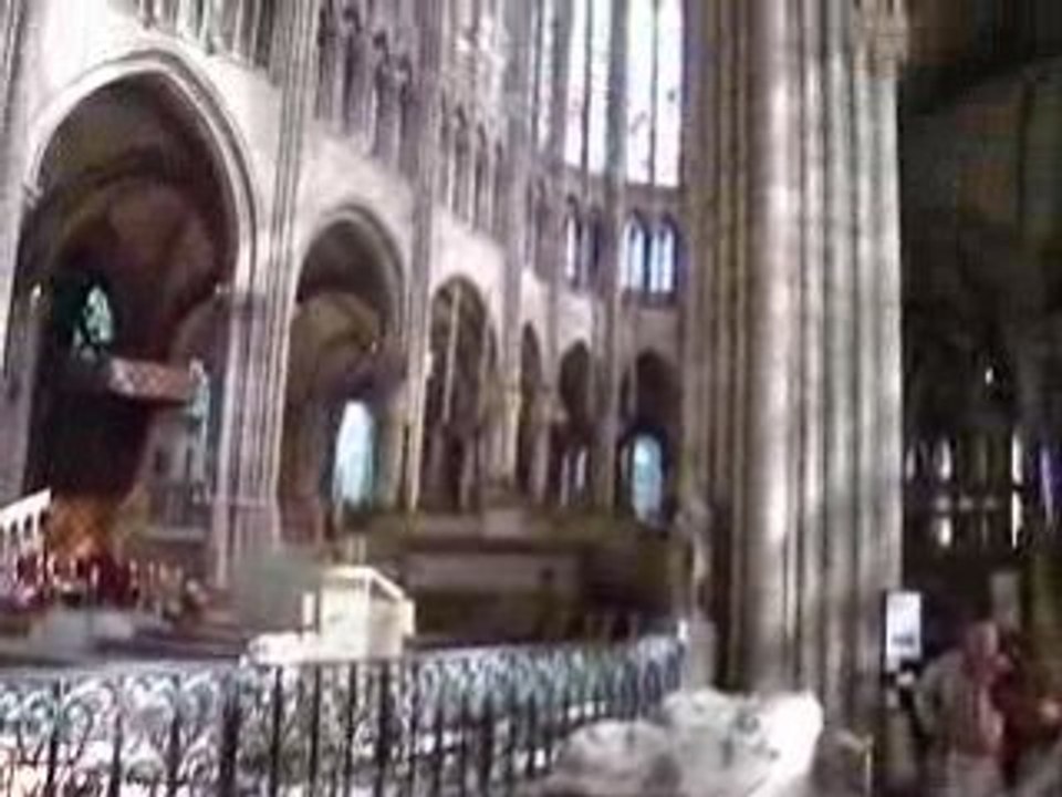 A L'INTERIEUR DE LA BASILIQUE SAINT-DENIS - 19 AVRIL 2007