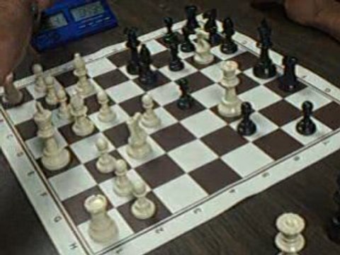 ECHECS : STEPH 1 VS 0 YVES ( CLASSE B 2008 )