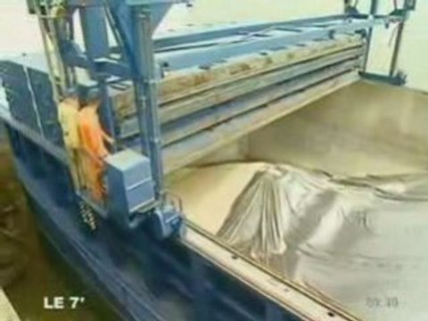 Les marin-pêcheurs de St Nazaire paralysent l'activité du port