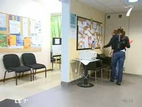 Nantes: les étudiants dans les casernes