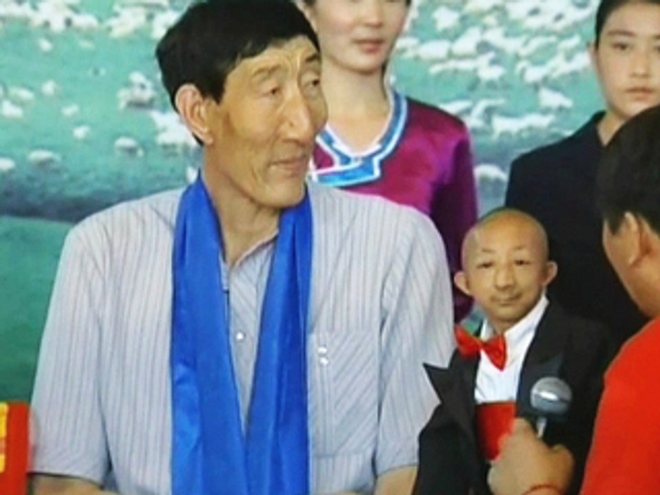Tallest Man Meets Smallest Man