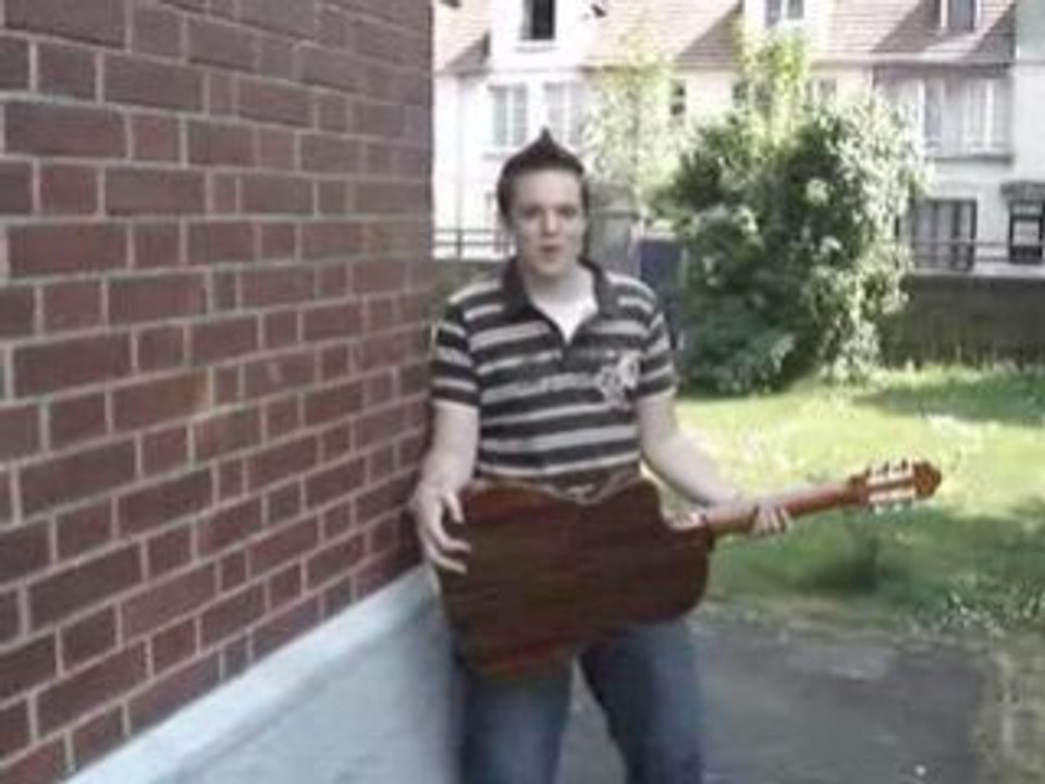 C'est facile de jouer de la guitare =D