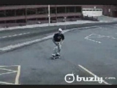 CHUTE en skate dans les couilles