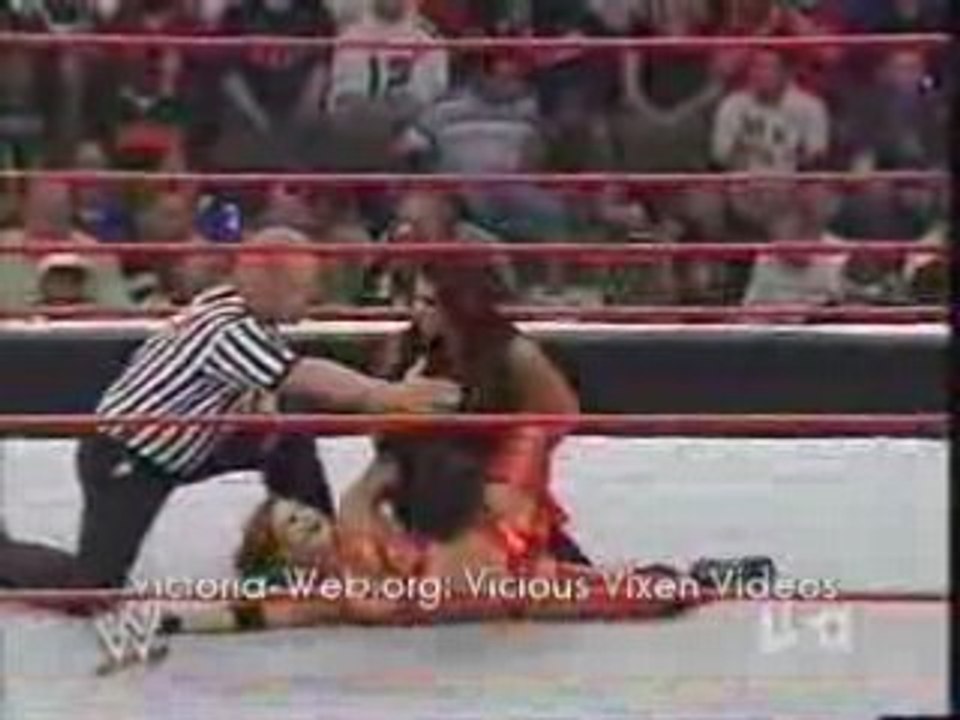 Candice Michelle vs Victoria Raw