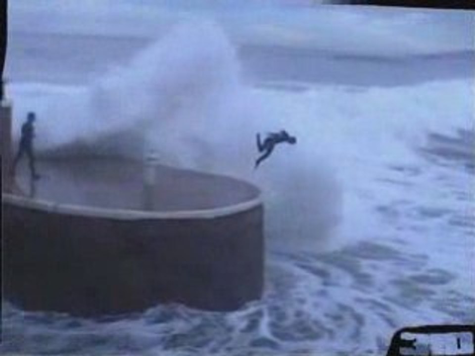 Pas peur des vagues DANGER