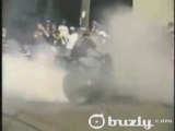 MOTO Wheeling, burn et stunts