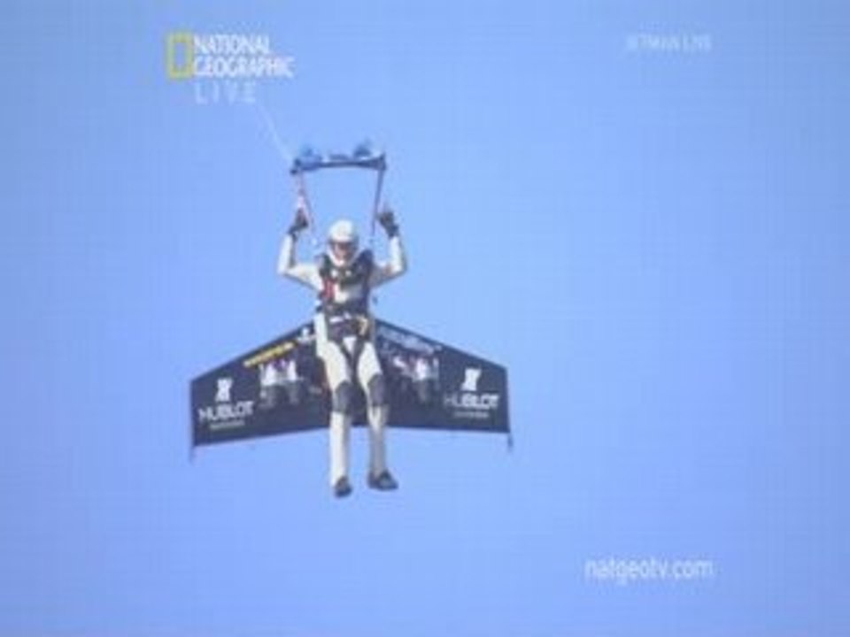 Swiss man flies solo across Channel using jet pack