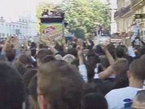 Paulette techno parade 2008 char FG