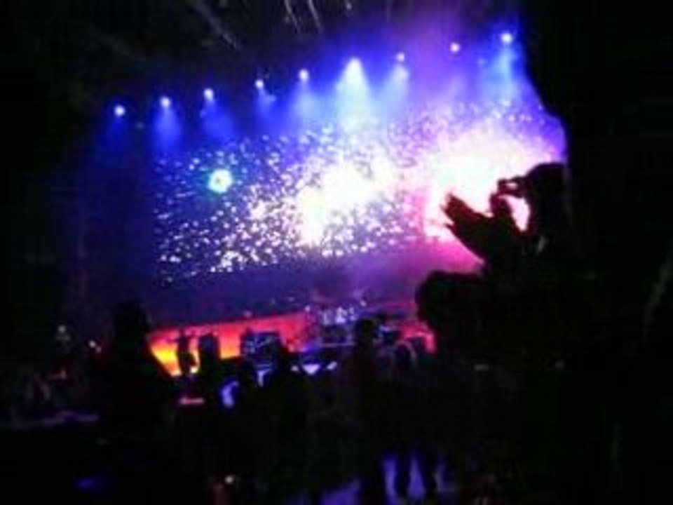 Queen & Paul Rodgers Paris Bercy 2008 - Intro & Surfs Up!