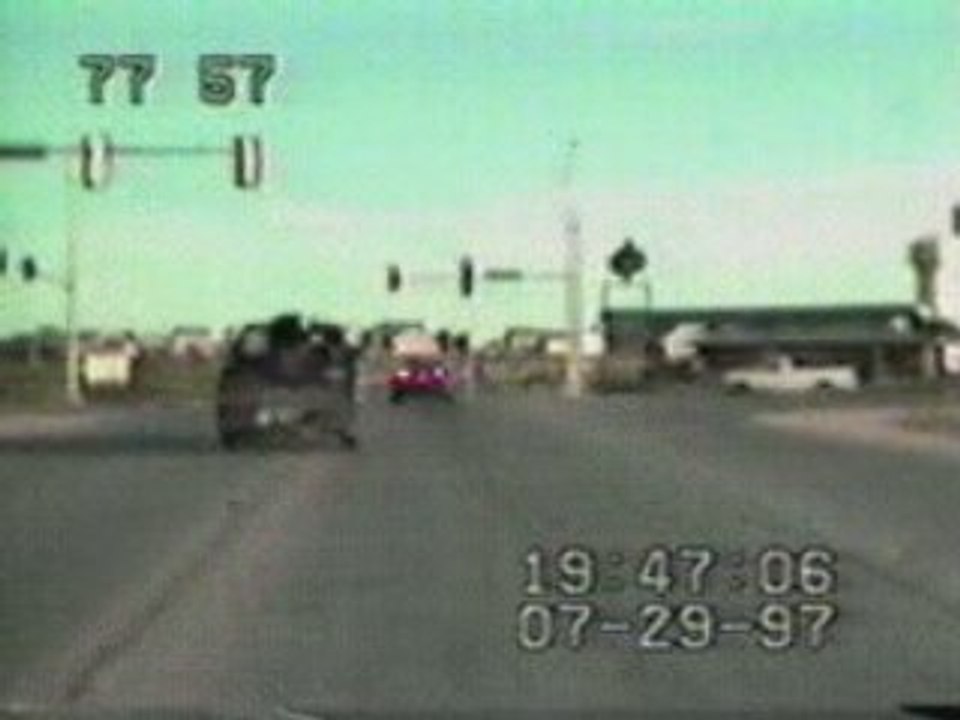 Voiture shooté par un camion