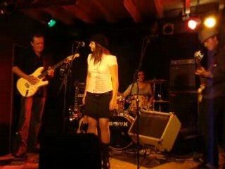 BLUES I MOTION EN CONCERT A LA CAVE