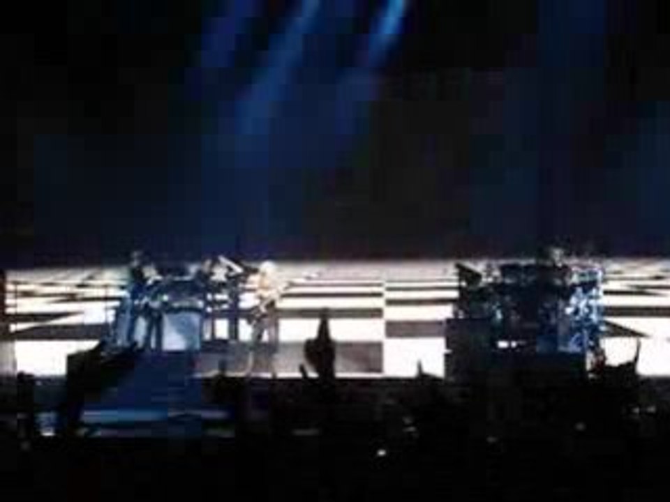 Madonna - Sticky & Sweet tour - Hung up - Paris