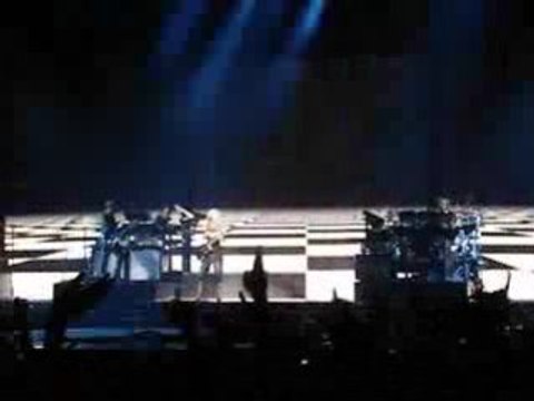 Madonna - Sticky & Sweet tour - Hung up - Paris