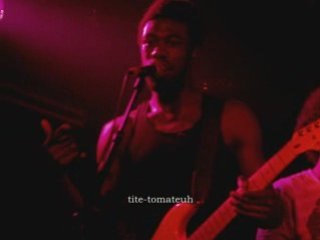 Disashi speaks french