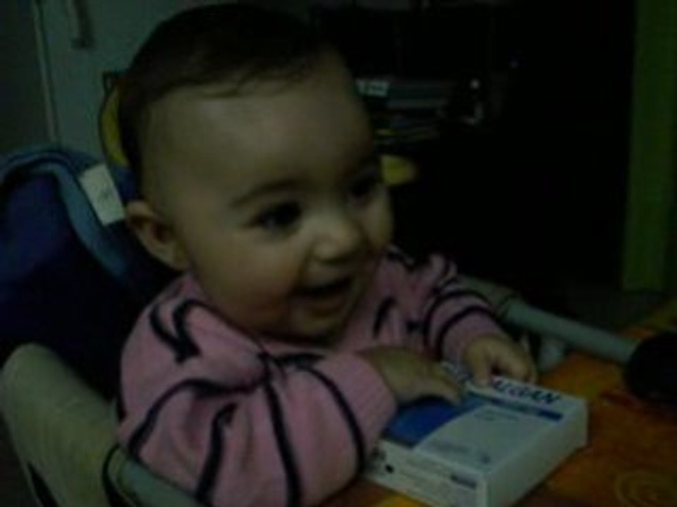 lisa qui lit les médocs !!!