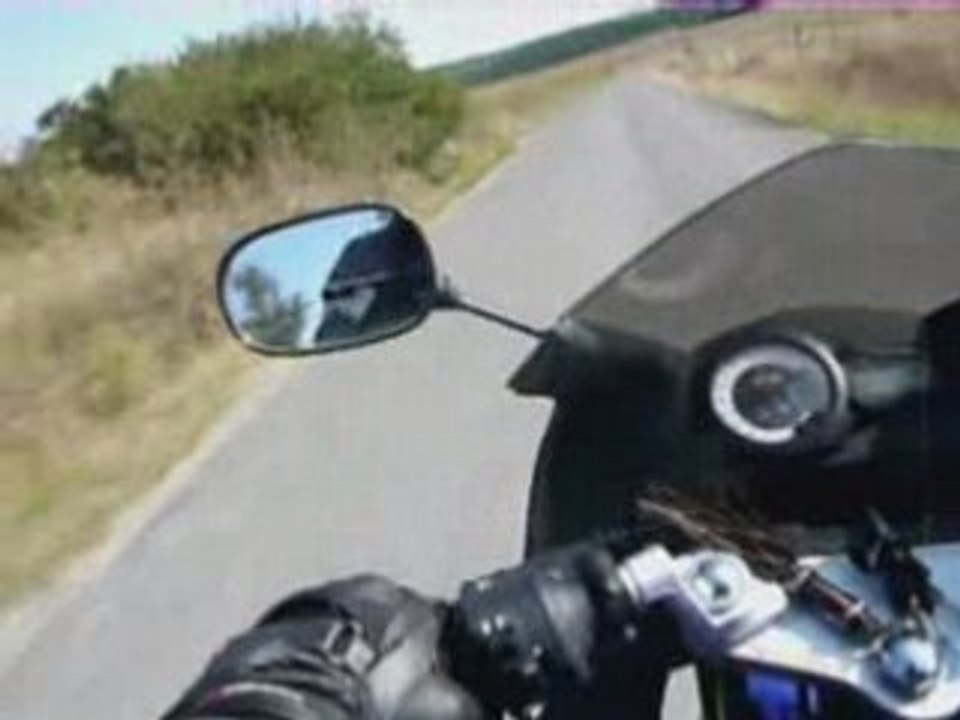Le poireau dans les coteaux daelim roadsport 125 r