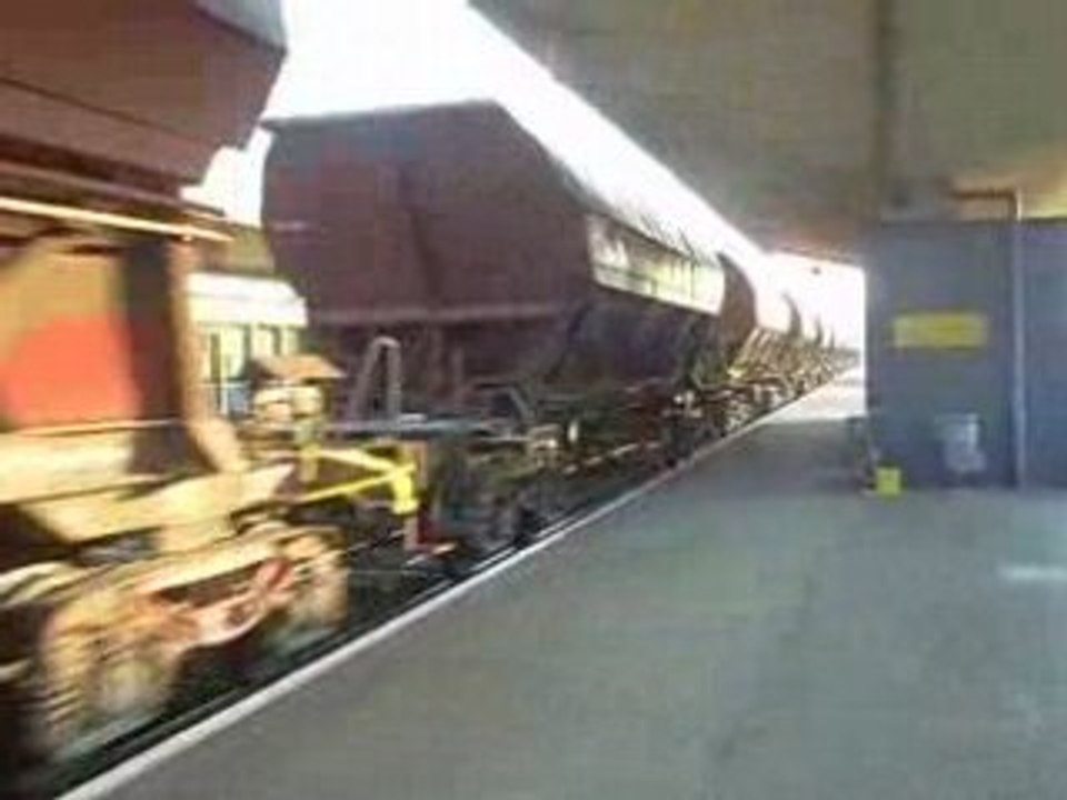 bb 61023 fret avec des wagons trémies