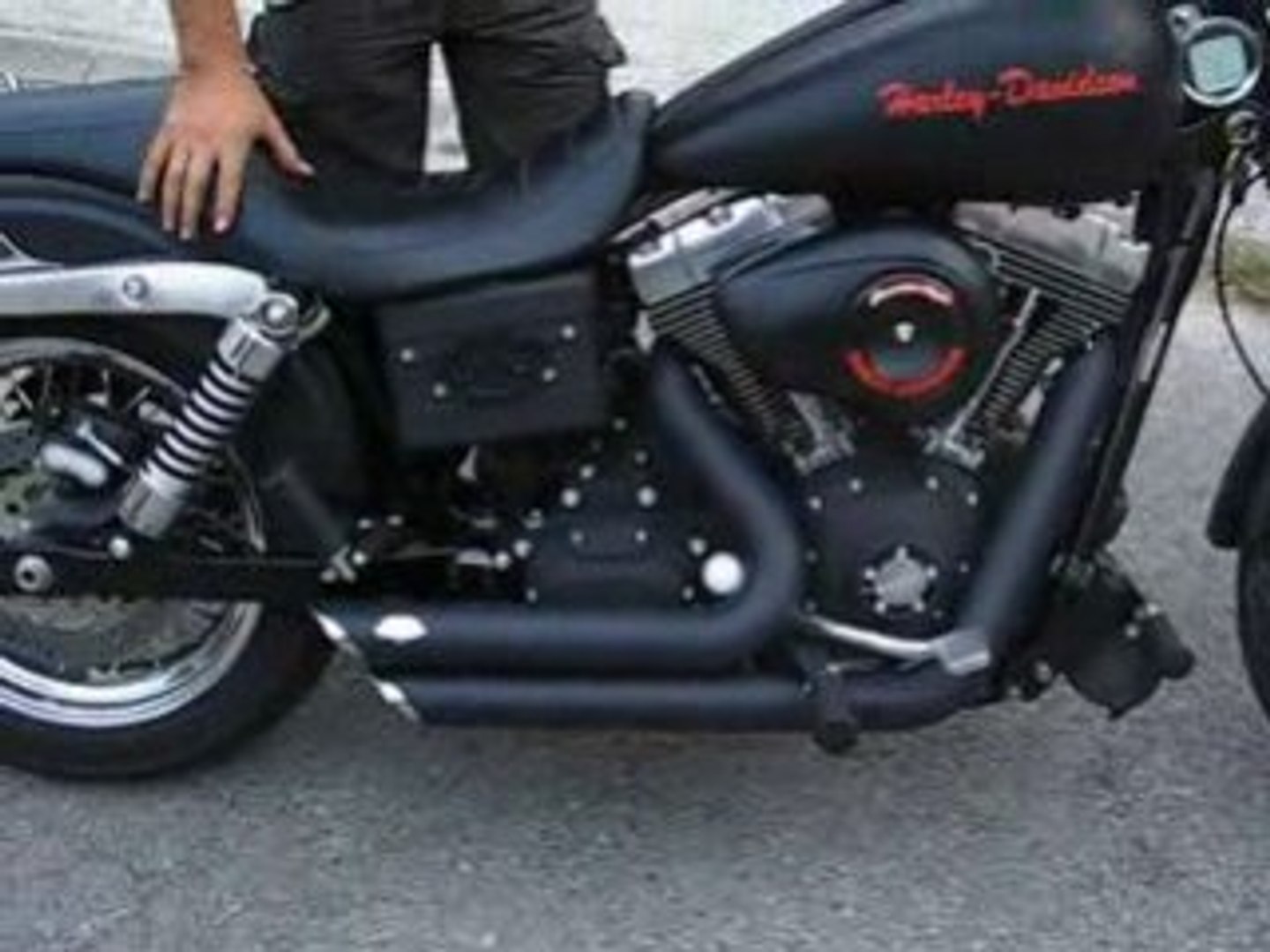 Vance & Hines shortshots sur Street Bob 2008 - Vidéo Dailymotion