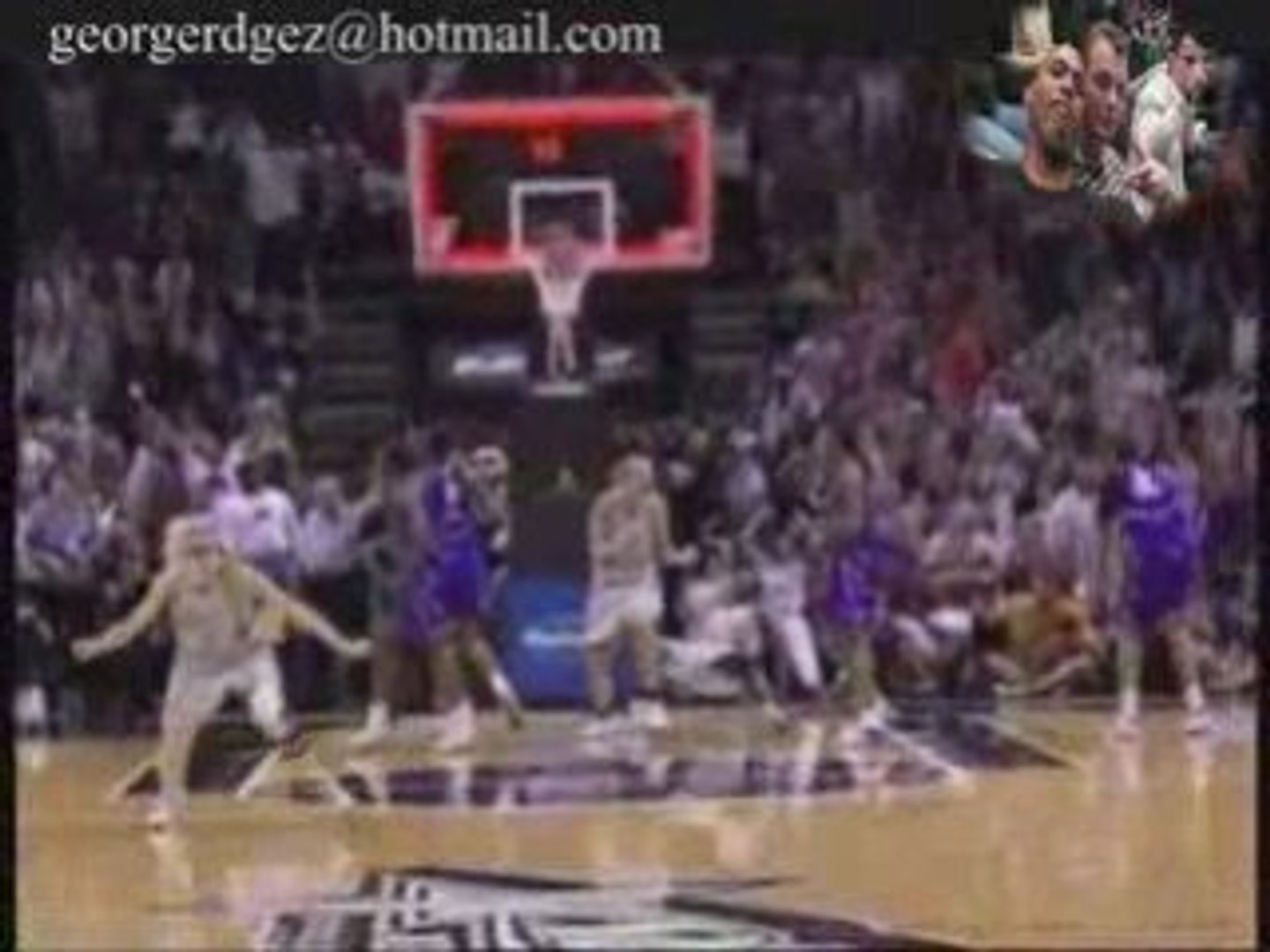 ⁣WNBA Sophia Young bank shot at the buzzer