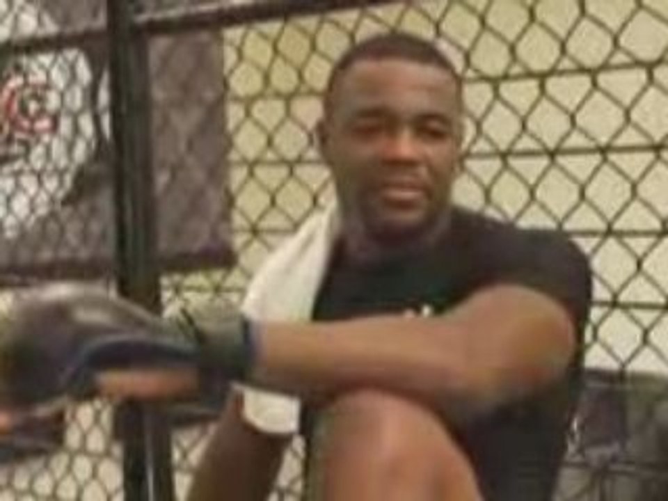 Rashad Evans is a PC Guy Commercial