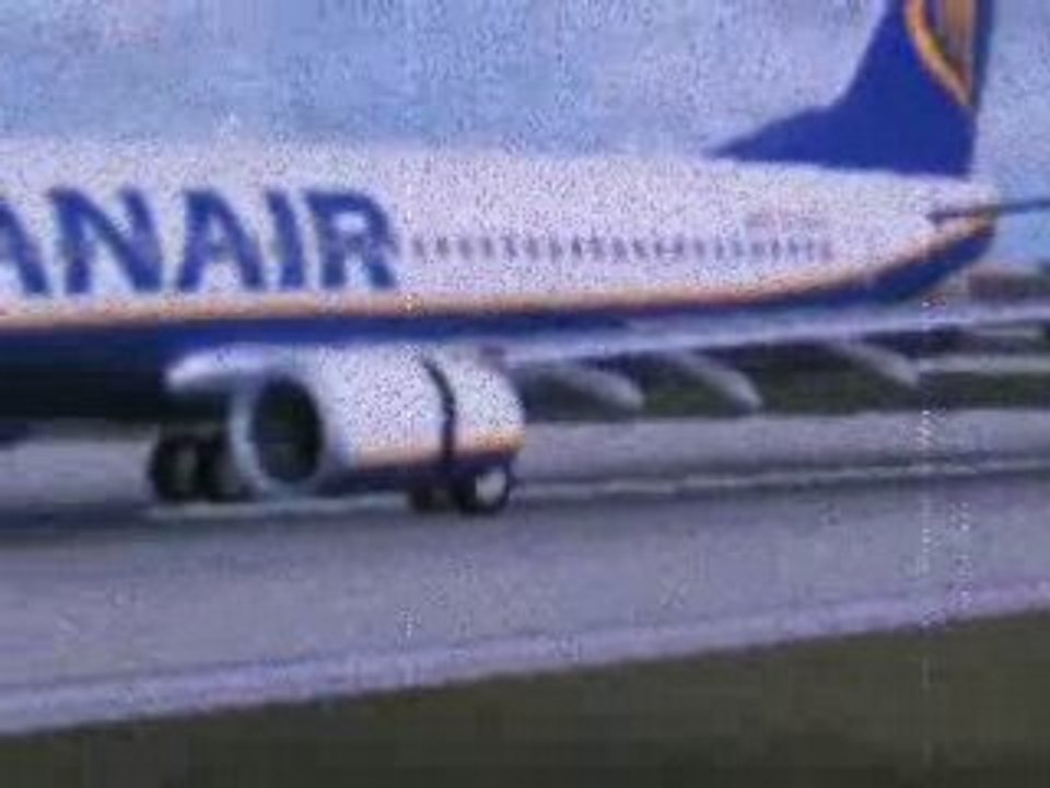 B738 Ryanair FR1959 - Landing rwy28 EIDW