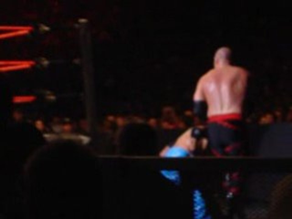 Kane et Rey extérieur du ring Bercy